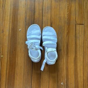NWOT Nike Women’s White Platform Sandals